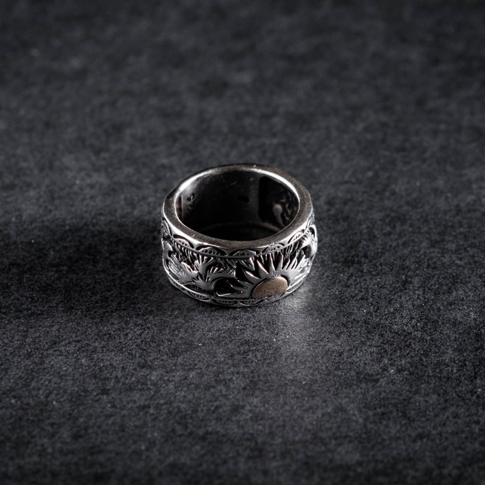 The Last Sunset – 925 sterling silver ring with sunset-inspired engraved design